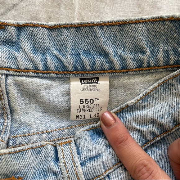 Levi’s Distressed Denim Shorts - Picture 6 of 9